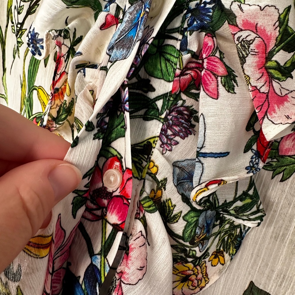 Floral Ruffle Blouse - Delicate and Unique - Picture 10 of 16